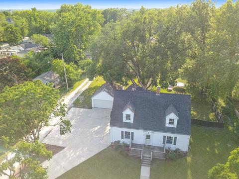 607 N Center St, Gridley, IL 61744 photo 2