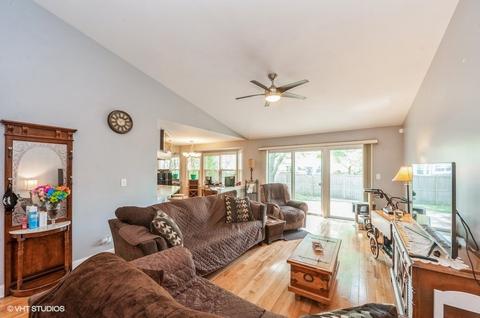 715 Equestrian Dr, Wheeling, IL 60090 photo 6
