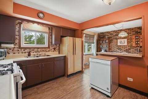 15216 Walnut Rd, Oak Forest, IL 60452 photo 5