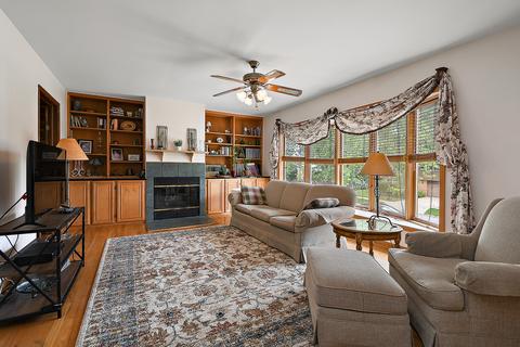 15216 Walnut Rd, Oak Forest, IL 60452 photo 2