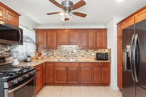 387 Fletcher Dr, Wheeling, IL 60090 photo 4