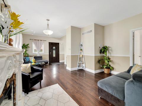 667 Chester Ave, Elgin, IL 60120 photo 4