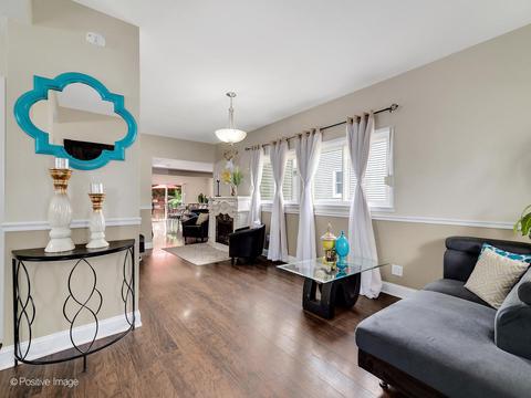 667 Chester Ave, Elgin, IL 60120 photo 3