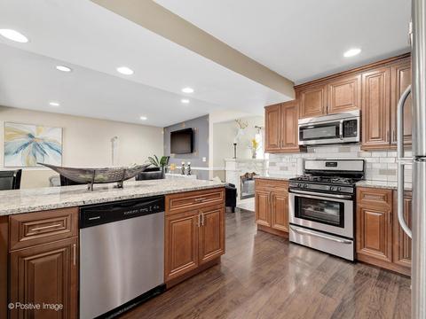 667 Chester Ave, Elgin, IL 60120 photo 8
