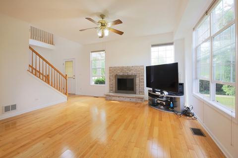 1220 Asbury Ct, Elgin, IL 60120 photo 4