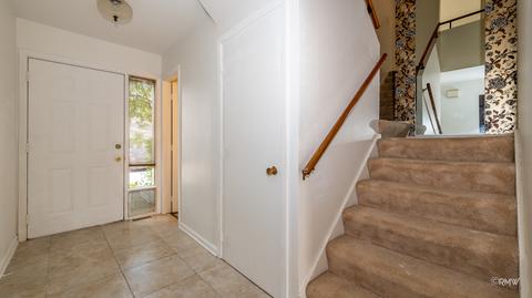 364 Oaktree Ct, Hoffman Estates, IL 60169 photo 3