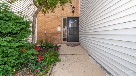 364 Oaktree Ct, Hoffman Estates, IL 60169 photo 2