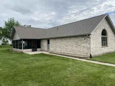 114 S Plank Rd, Cherry, IL 61317 photo 3