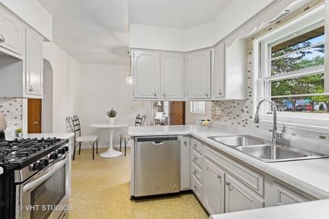 1015 S Wolf Rd, Des Plaines, IL 60016 photo 4