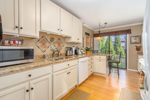 1242 Folkstone Ct, Wheaton, IL 60189 photo 5