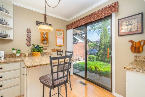 1242 Folkstone Ct, Wheaton, IL 60189 photo 6