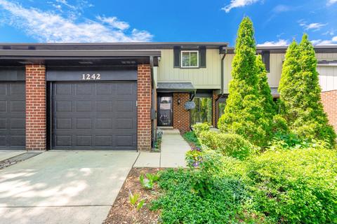 1242 Folkstone Ct, Wheaton, IL 60189 photo 1
