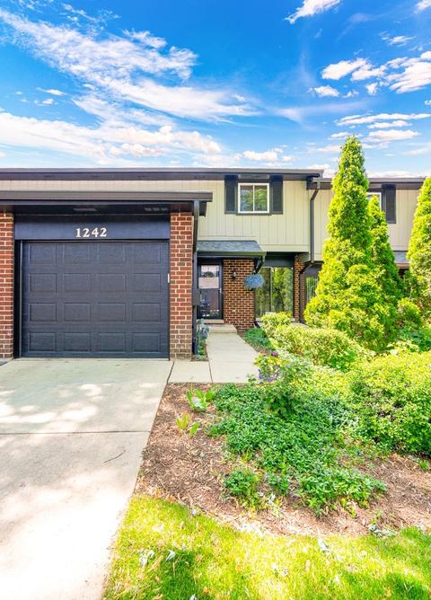 1242 Folkstone Ct, Wheaton, IL 60189 photo 21