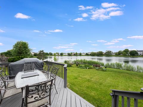 5747 Lake Pointe Dr, Plainfield, IL 60586 photo 2