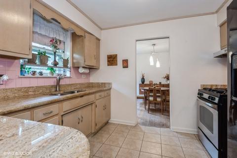 9025 E Prairie Rd, Evanston, IL 60203 photo 3