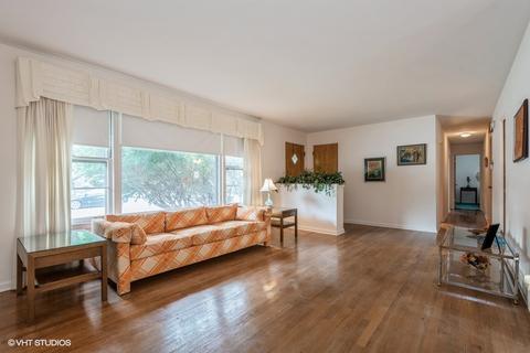 9025 E Prairie Rd, Evanston, IL 60203 photo 2