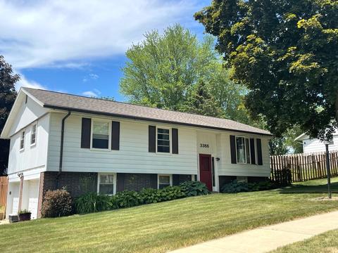 3388 W Loras Dr, Freeport, IL 61032 photo 1