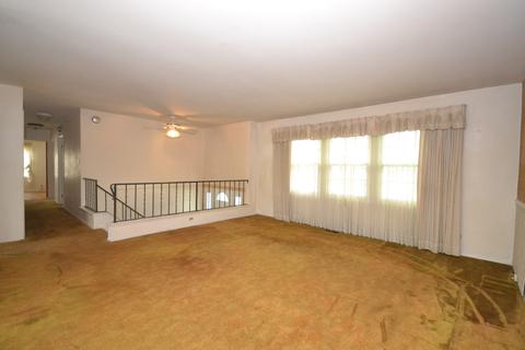 1341 Hassell Dr, Hoffman Estates, IL 60169 photo 4