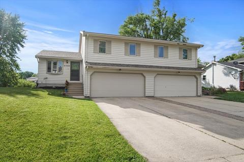 1410 Challis Dr, Bloomington, IL 61704 photo 1