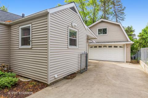 765 Pine St, Elgin, IL 60123 photo 2