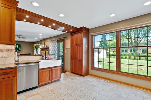 560 E Cunningham Dr, Palatine, IL 60074 photo 8