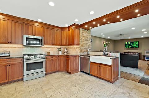 560 E Cunningham Dr, Palatine, IL 60074 photo 6