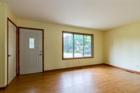 5103 Cambridge Dr, Mchenry, IL 60050 photo 5