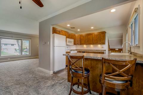 555 Frederick Ln, Hoffman Estates, IL 60169 photo 8