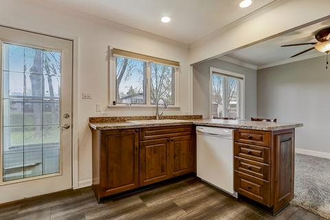555 Frederick Ln, Hoffman Estates, IL 60169 photo 10