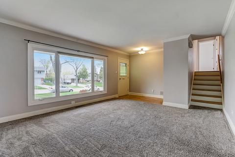 555 Frederick Ln, Hoffman Estates, IL 60169 photo 4