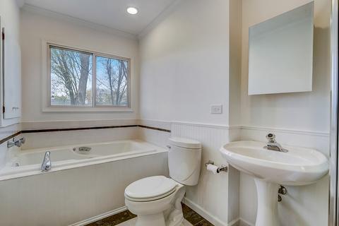 555 Frederick Ln, Hoffman Estates, IL 60169 photo 11
