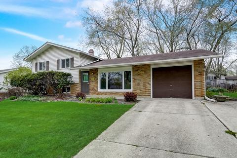 555 Frederick Ln, Hoffman Estates, IL 60169 photo 2