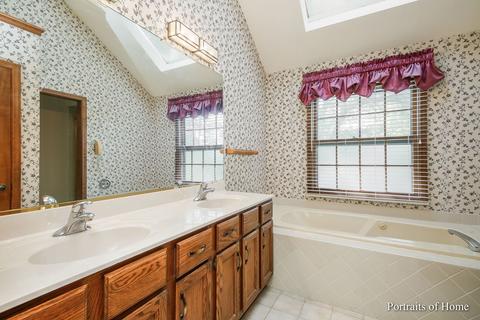 1934 Chatham Dr, Wheaton, IL 60189 photo 15