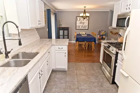 5930 Emerald Pointe Dr, Plainfield, IL 60586 photo 13