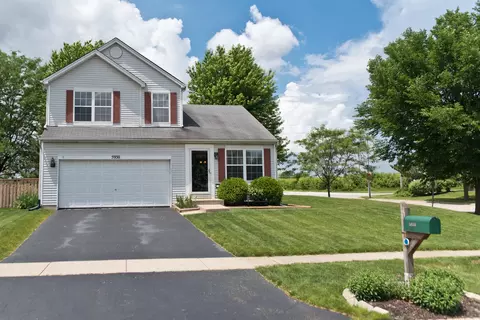 5930 Emerald Pointe Dr, Plainfield, IL 60586 photo 2