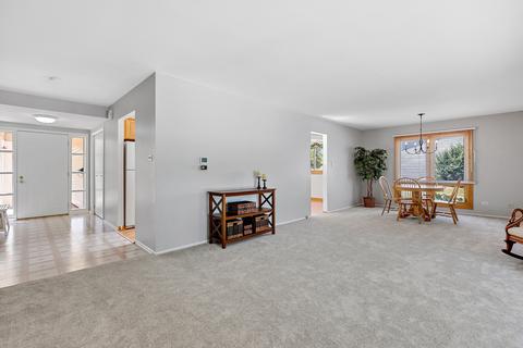 1505 Dennison Rd, Hoffman Estates, IL 60169 photo 6