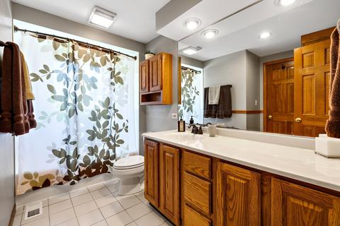1505 Dennison Rd, Hoffman Estates, IL 60169 photo 16