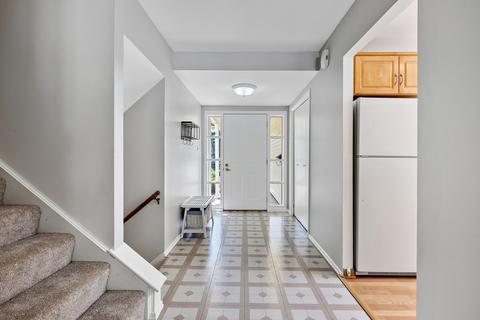 1505 Dennison Rd, Hoffman Estates, IL 60169 photo 3