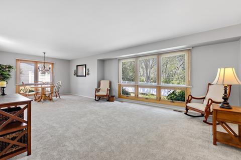 1505 Dennison Rd, Hoffman Estates, IL 60169 photo 4