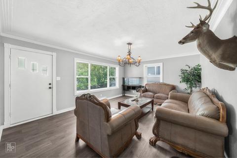323 E 9th St, Lockport, IL 60441 photo 4