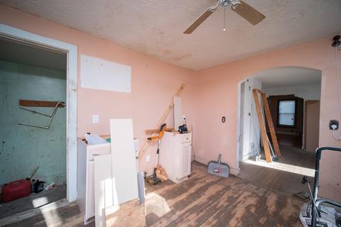 140 N 4th St, Capron, IL 61012 photo 9