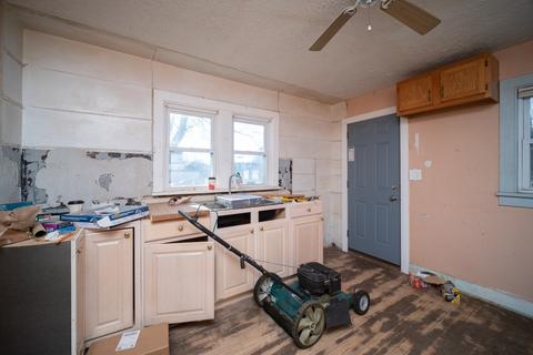 140 N 4th St, Capron, IL 61012 photo 6