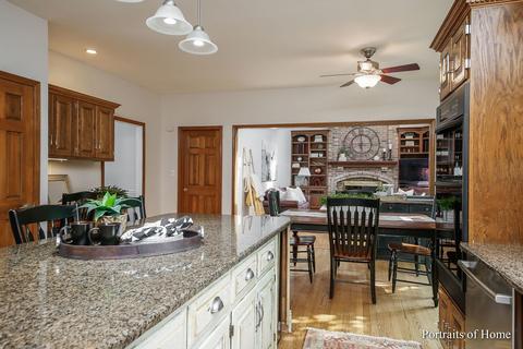 125 Danada Dr, Wheaton, IL 60189 photo 9