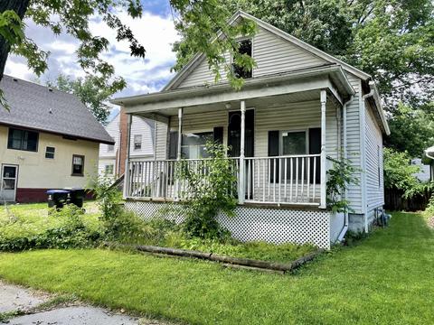 506 E Market St, Bloomington, IL 61701 photo 2