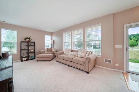 2475 Evergreen Cir, Mchenry, IL 60050 photo 3
