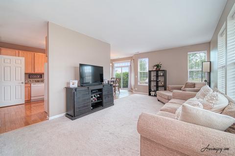 2475 Evergreen Cir, Mchenry, IL 60050 photo 2