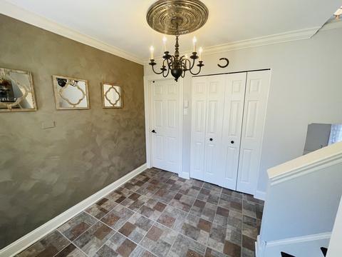 580 Edgemont Ln, Hoffman Estates, IL 60169 photo 2