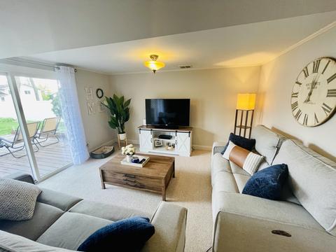 580 Edgemont Ln, Hoffman Estates, IL 60169 photo 14