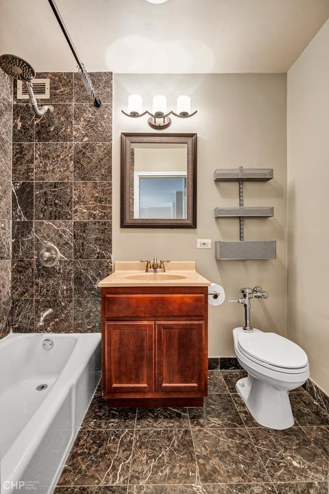 222 E Pearson St #1207, Chicago, IL 60611 photo 9