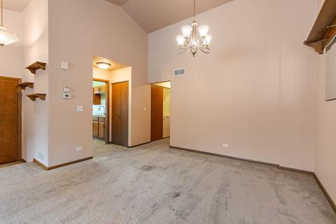 747 Alice Pl, Elgin, IL 60123 photo 3